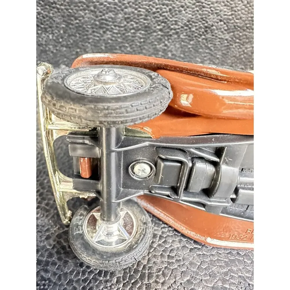 A7 ERTL 1932 Ford Panel Truck Bank Trustworthy Hardware 1:25 Diecast Coin Bank